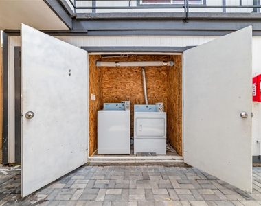 1424 Marshall Street - Photo Thumbnail 13