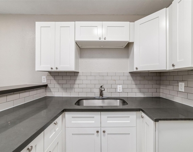 1424 Marshall Street - Photo Thumbnail 10