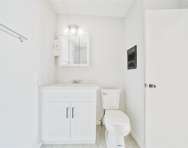 1424 Marshall Street - Photo Thumbnail 6