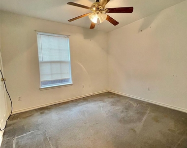 704 Manor Drive - Photo Thumbnail 16
