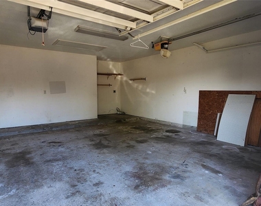 704 Manor Drive - Photo Thumbnail 18