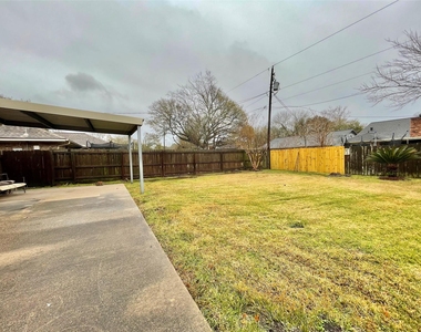 704 Manor Drive - Photo Thumbnail 25