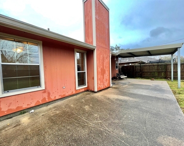 704 Manor Drive - Photo Thumbnail 24