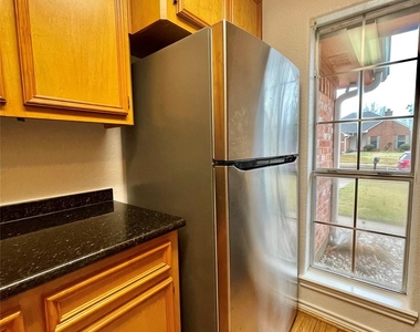 704 Manor Drive - Photo Thumbnail 9