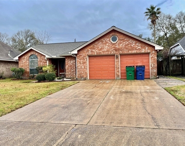 704 Manor Drive - Photo Thumbnail 4