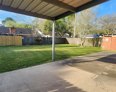 704 Manor Drive - Photo Thumbnail 20