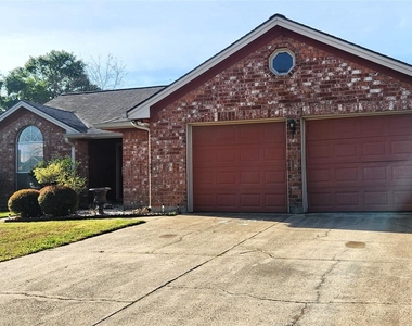 704 Manor Drive - Photo Thumbnail 2
