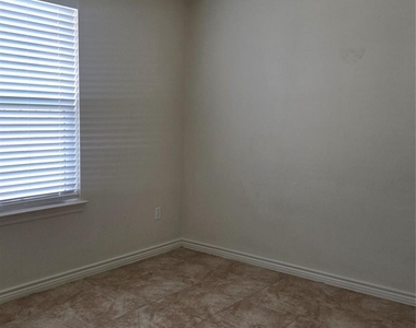 2724 Avenue D - Photo Thumbnail 5