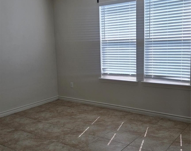 2724 Avenue D - Photo Thumbnail 3