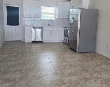 2724 Avenue D - Photo Thumbnail 2