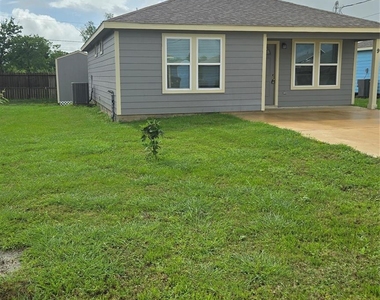 2724 Avenue D - Photo Thumbnail 8