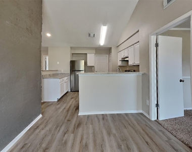10107 King Ranch Lane - Photo Thumbnail 4