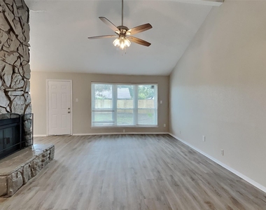 10107 King Ranch Lane - Photo Thumbnail 2