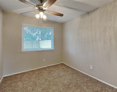 10107 King Ranch Lane - Photo Thumbnail 9