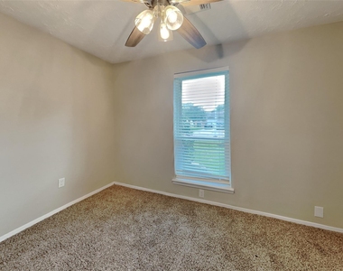 10107 King Ranch Lane - Photo Thumbnail 11