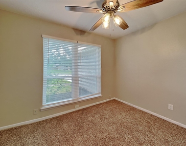 10107 King Ranch Lane - Photo Thumbnail 13