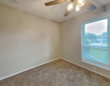10107 King Ranch Lane - Photo Thumbnail 12