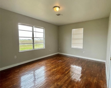 327 W 7th Street - Photo Thumbnail 10