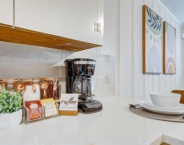 4440 Castor Street - Photo Thumbnail 4