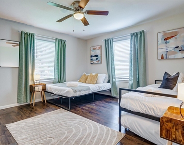 4440 Castor Street - Photo Thumbnail 13