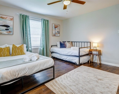 4440 Castor Street - Photo Thumbnail 11