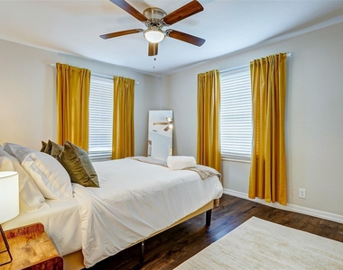 4440 Castor Street - Photo Thumbnail 7
