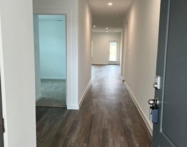1006 Perezia Court - Photo Thumbnail 2
