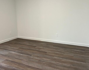 1006 Perezia Court - Photo Thumbnail 8