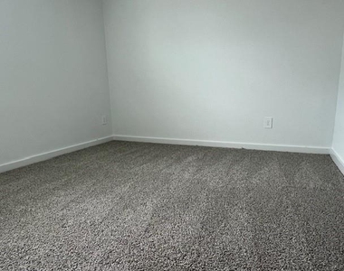 1006 Perezia Court - Photo Thumbnail 15