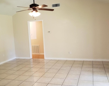 1129 E Rutgers Lane - Photo Thumbnail 2