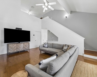 1421 W 26th Street Unit F - Photo Thumbnail 6