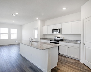 5002 Highland Springs Drive - Photo Thumbnail 8