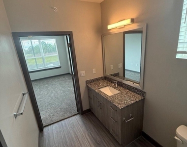17448 N Eldridge Parkway - Photo Thumbnail 9