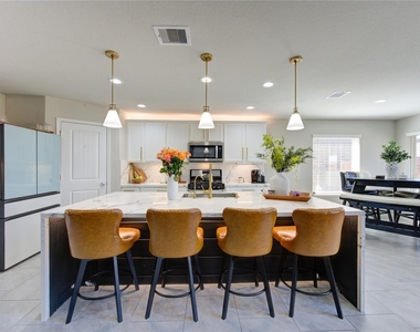 3306 Sumac Drive - Photo Thumbnail 13