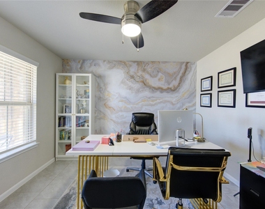 3306 Sumac Drive - Photo Thumbnail 6