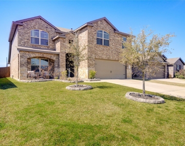 3306 Sumac Drive - Photo Thumbnail 2
