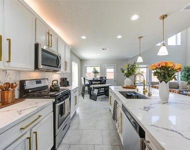 3306 Sumac Drive - Photo Thumbnail 10