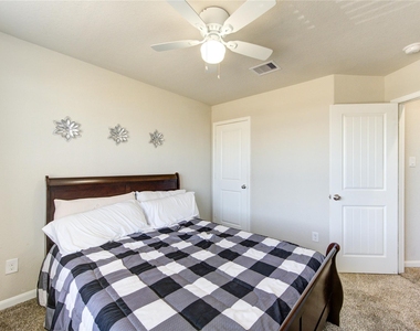 3306 Sumac Drive - Photo Thumbnail 32