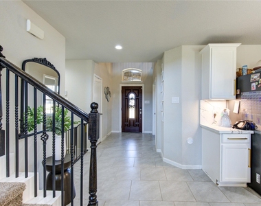3306 Sumac Drive - Photo Thumbnail 5
