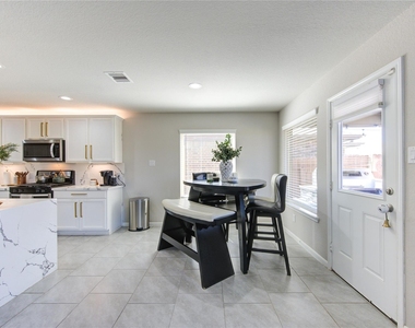 3306 Sumac Drive - Photo Thumbnail 14