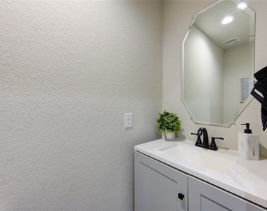 3306 Sumac Drive - Photo Thumbnail 35