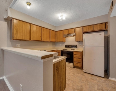 6345 Cattails Lane - Photo Thumbnail 10