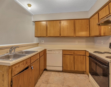 6345 Cattails Lane - Photo Thumbnail 11