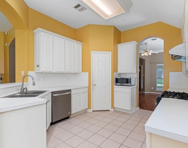 10415 Courtley Street - Photo Thumbnail 9