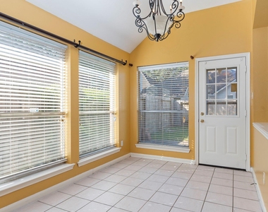 10415 Courtley Street - Photo Thumbnail 10