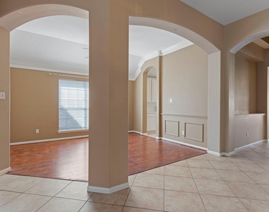 10415 Courtley Street - Photo Thumbnail 15