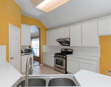 10415 Courtley Street - Photo Thumbnail 7