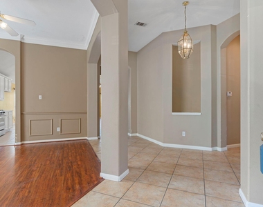 10415 Courtley Street - Photo Thumbnail 16
