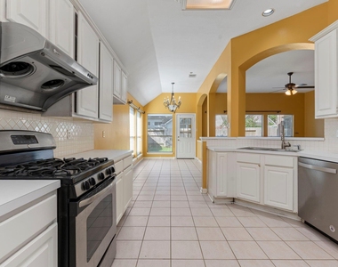 10415 Courtley Street - Photo Thumbnail 8