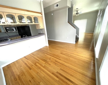 4122 Drake Street - Photo Thumbnail 7